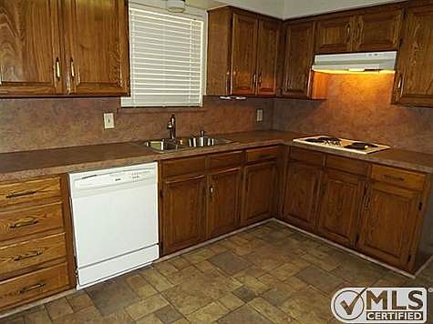 3rd image of 1606 British Blvd