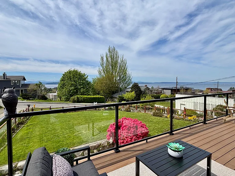 3228 57th Ave SW — Photo 3