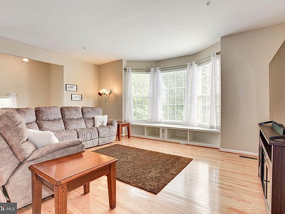 2nd image of 460 Penwood Dr