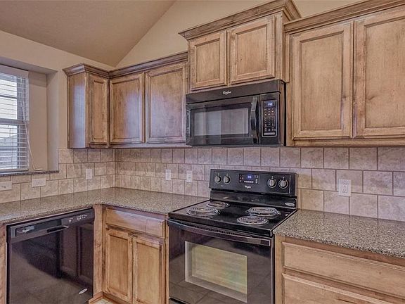 3rd image of 3137 Midland Valley St