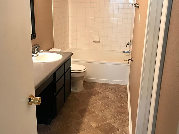 5th image of 16749 Lowell Dr