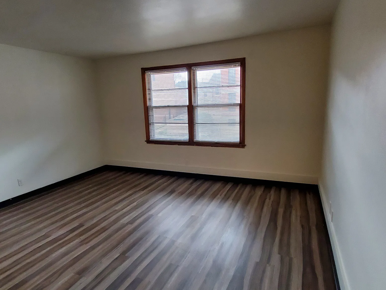 Studio, $555 — Photo 2