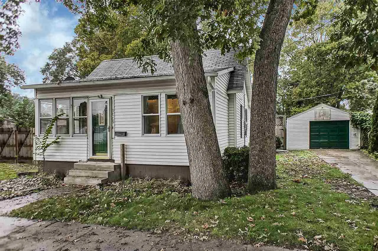 1809 Robinson St photo 1