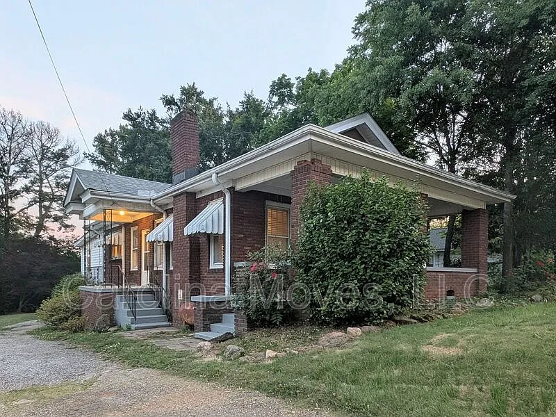 Building Photo - 26 E Main St