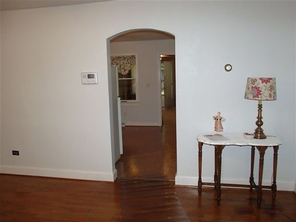 3rd image of 620 Elm St