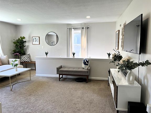 4th image of 20543 Baird Ave