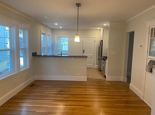 3rd image of 162 Vassall St #1