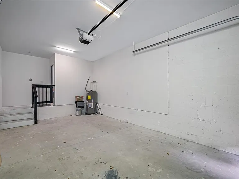 3717 E Clifton St — Photo 23