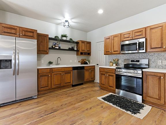 2nd image of 412 W 4th St