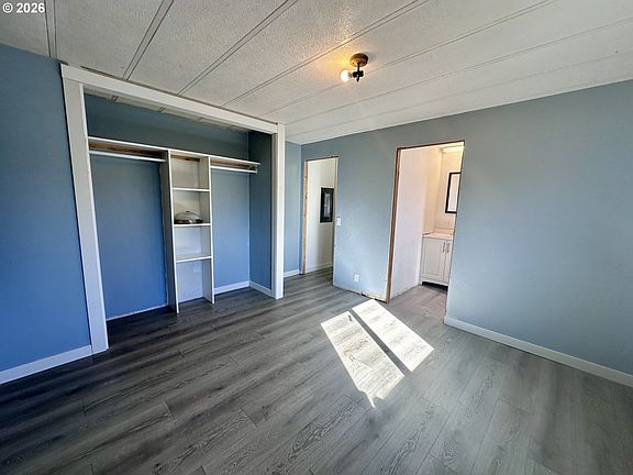 4th image of 4475 Daisy St