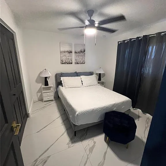 1118 NE Pine Island Ln — Photo 15