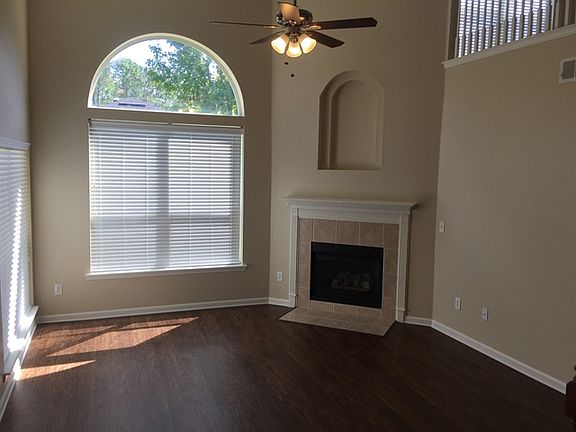 4th image of 1414 W Chinaberry Ct