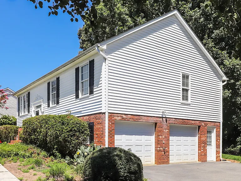 6819 Salem Quarter Rd — Photo 15