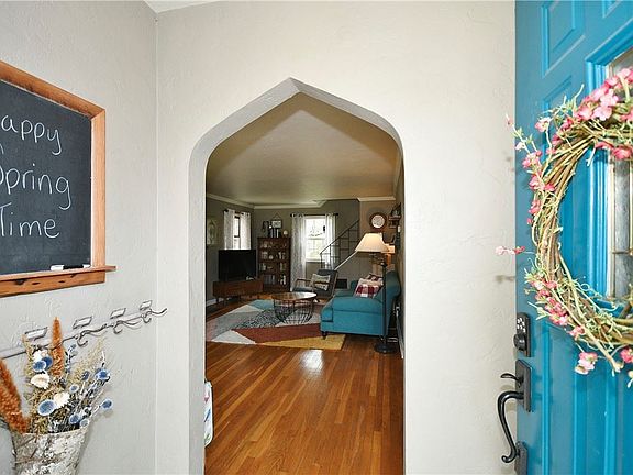 4th image of 15 Terraceview Ave