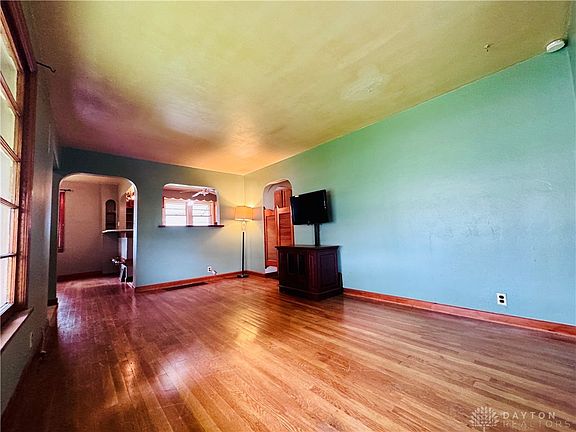 4th image of 829 Cottage Ave