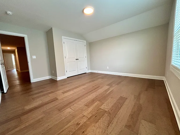 60 Kingsly Dr — Photo 37