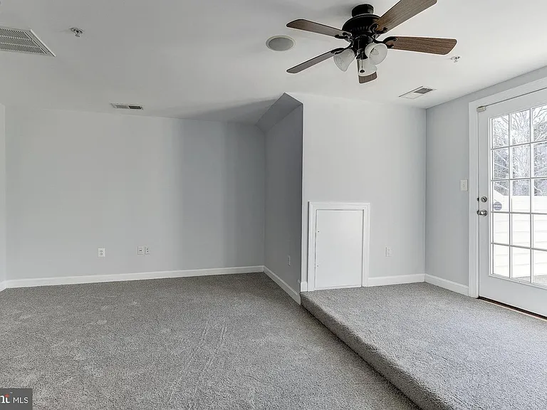 7576 Maidenhead Dr — Photo 17