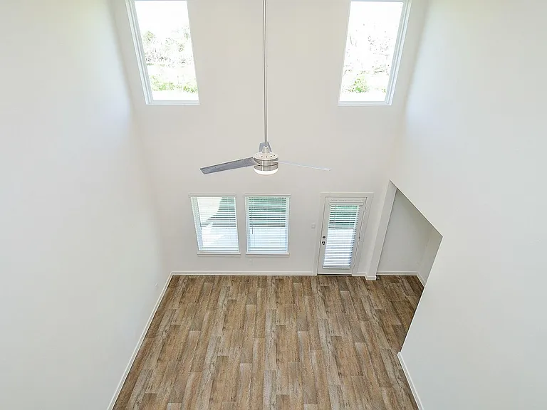 8047 Marchese Dr — Photo 8