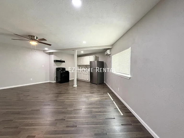 7515 Bayway Dr #3 — Photo 2