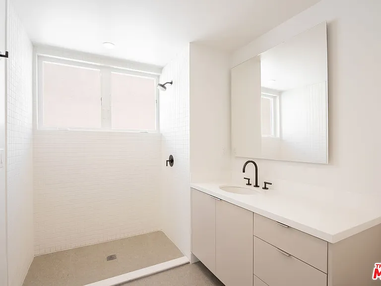 1130 N Orange Dr #301 — Photo 18