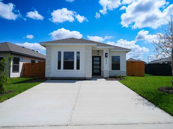 6020 Servando Dr, Laredo, TX 78045