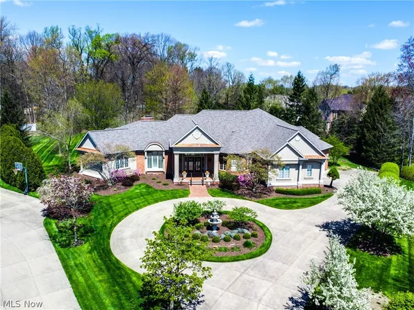 2833 Barclay Cir NW, North Canton, OH 44720