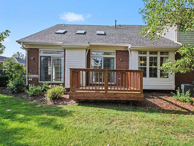 4304 Gateway Cir — Photo 27