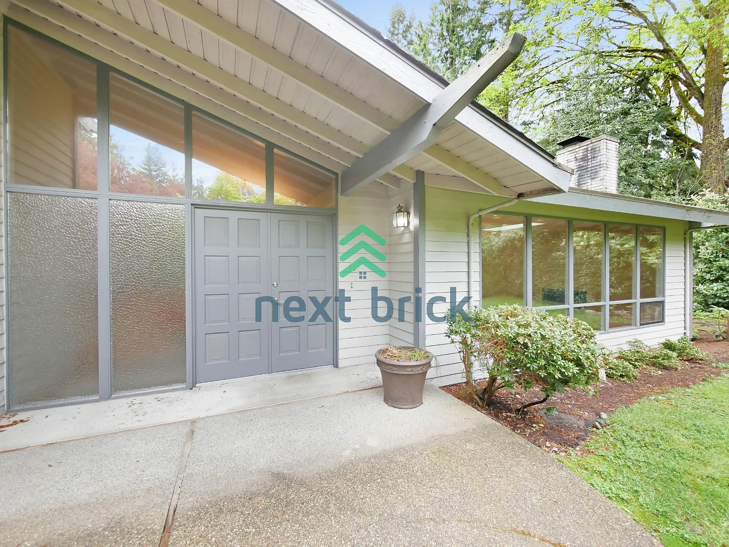5 Beds and 3 Baths Plus Office Private Single-family Home is Available for Rent! — Photo 3