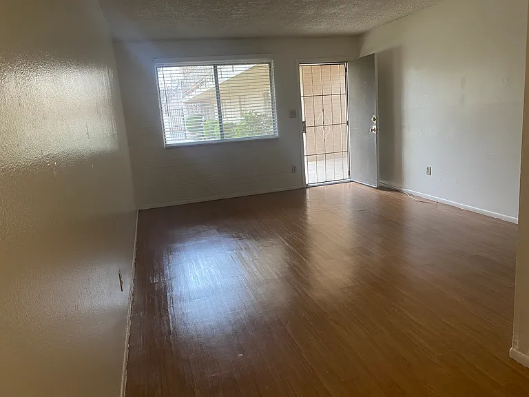 1827 W Tuckey Ln #3 — Photo 4