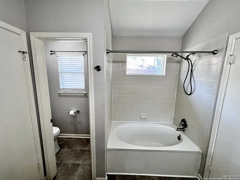 6218 Parkland Oaks Dr — Photo 17