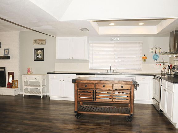 4th image of 374 Ancora Dr S