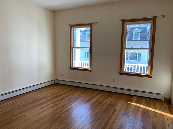 3rd image of 13 Pinckney St #1