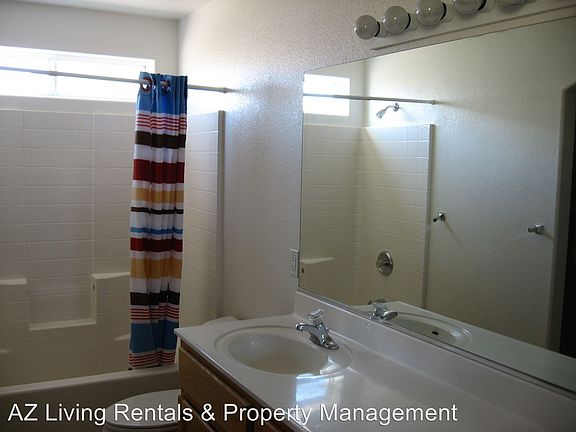 5th image of 2935 Palisades Dr