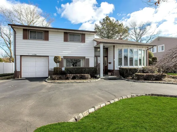 15 Coronet Lane, Plainview, NY 11803