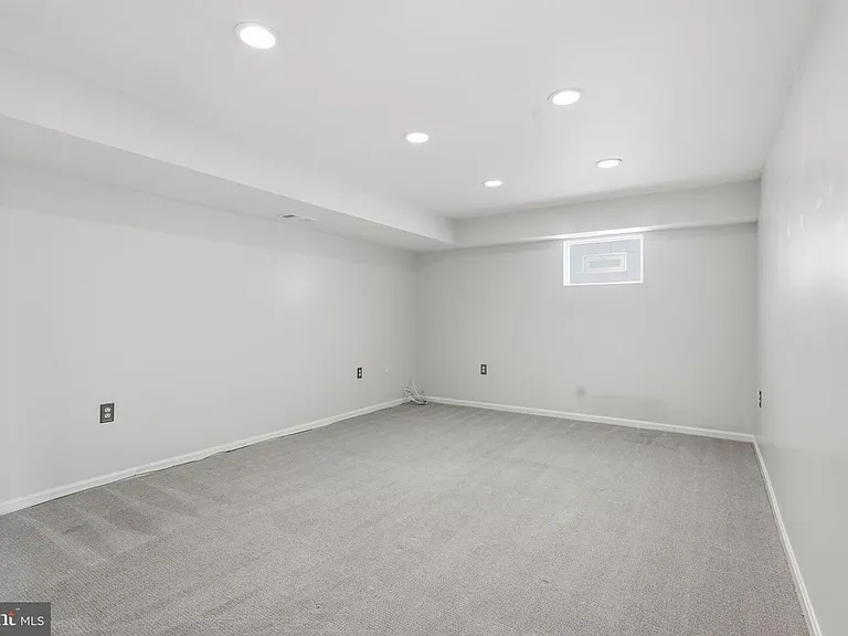 7690 Green Garland Dr — Photo 12