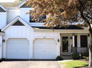 253 Spring Point Dr, Carpentersville, IL 60110