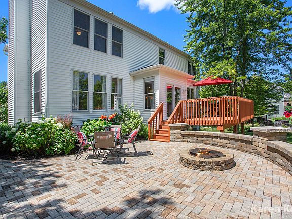 3rd image of 4609 Canterwood Ct NE