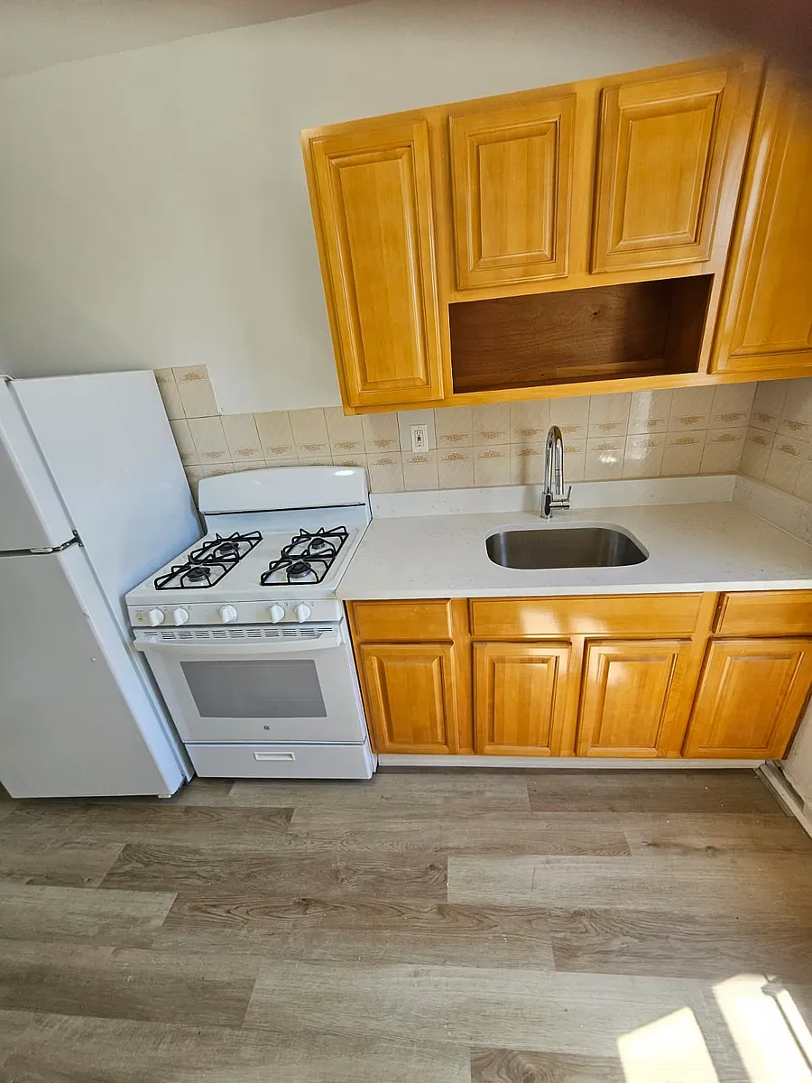 Building Photo - 2108 Chatterton Ave #2B