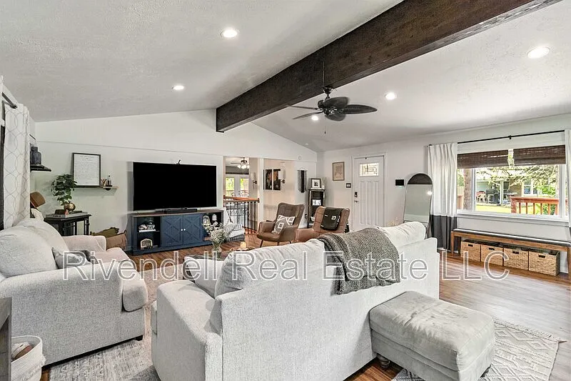 5 bed, 2.0 bath, 2778 sqft, $3,495 — Photo 4