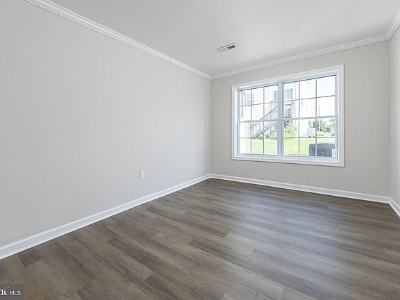 4th image of 1042 Buckingham Dr