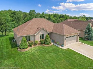 20183 Pine Cone Dr, Macomb, MI 48042
