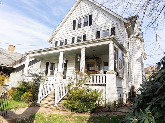 4th image of 809 W 1st St