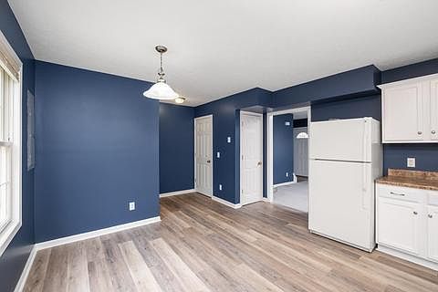4th image of 137 Suter St