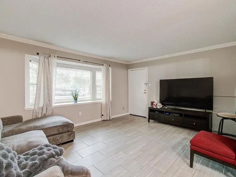11609 Chimney Rock Rd #B — Photo 8
