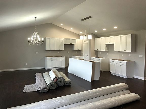 5th image of 221 Lakeside Dr