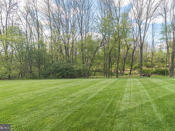 3rd image of 76 Margil Farm Dr