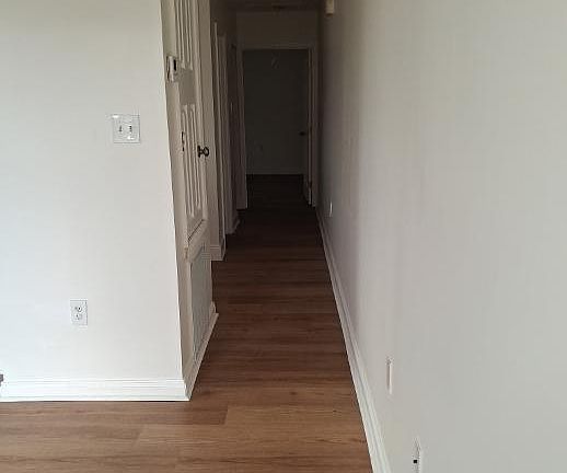 5th image of 533 Ames Blvd