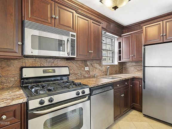 3rd image of 230 E 79th St APT 10A