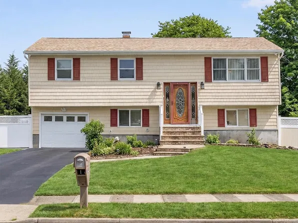 1682 Church Street, Holbrook, NY 11741