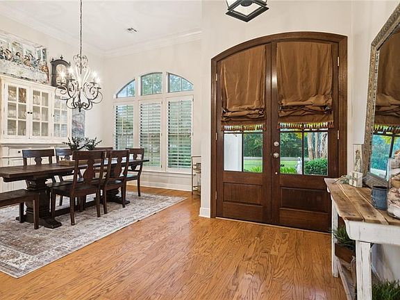 3rd image of 325 Sandy Brook Cir